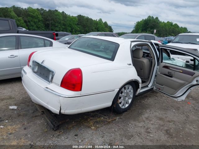 Photo 3 VIN: 2LNBL8CV9AX622231 - LINCOLN TOWN CAR 