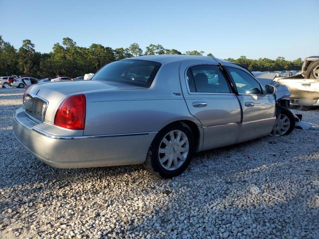 Photo 2 VIN: 2LNBL8CV9AX626599 - LINCOLN TOWNCAR 