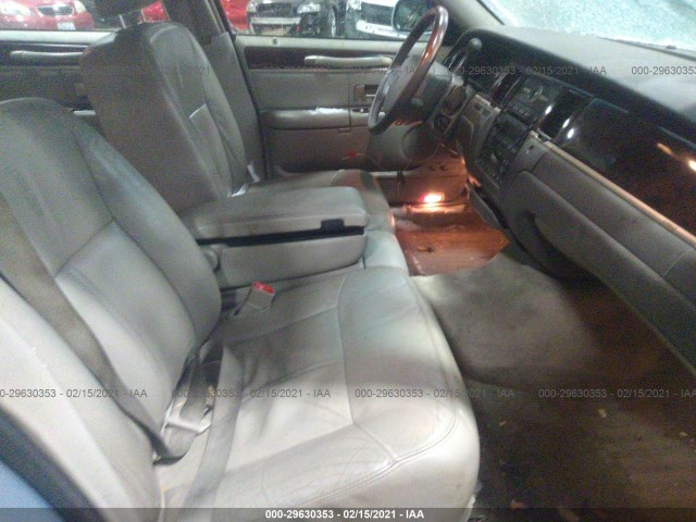 Photo 4 VIN: 2LNBL8CV9AX628062 - LINCOLN TOWN CAR 