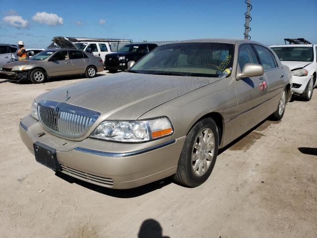 Photo 1 VIN: 2LNBL8CV9AX629485 - LINCOLN TOWN CAR S 