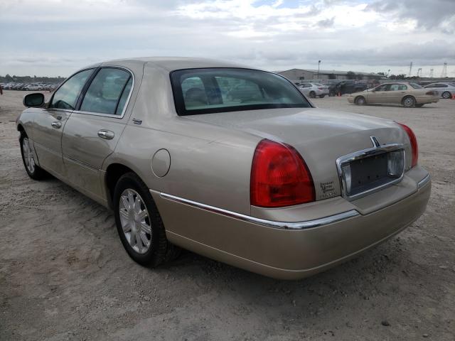 Photo 2 VIN: 2LNBL8CV9AX750453 - LINCOLN TOWN CAR S 