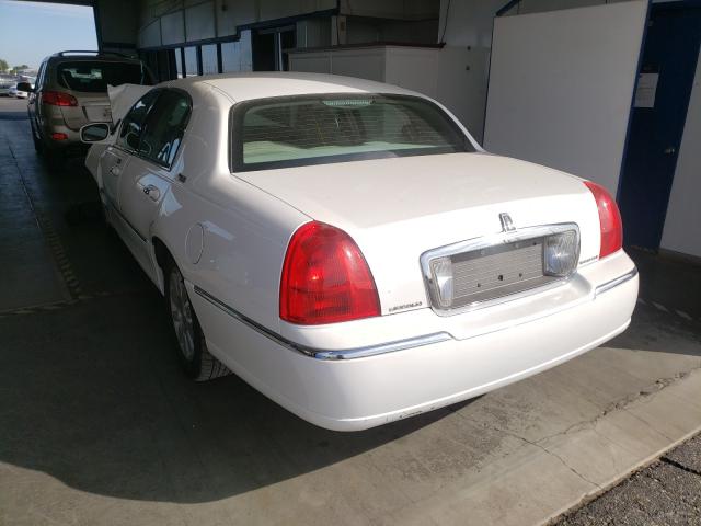 Photo 2 VIN: 2LNBL8CV9AX752302 - LINCOLN TOWN 