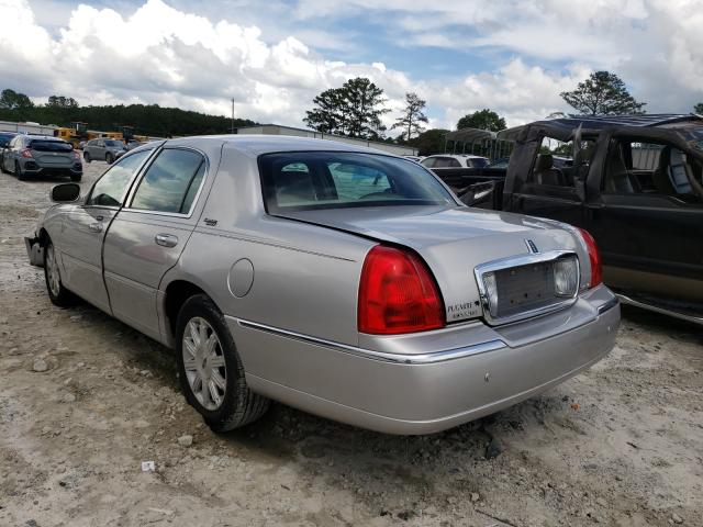 Photo 2 VIN: 2LNBL8CV9BX750499 - LINCOLN TOWN CAR S 