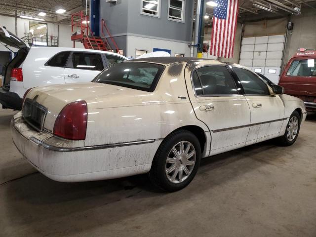 Photo 2 VIN: 2LNBL8CV9BX751538 - LINCOLN TOWNCAR 