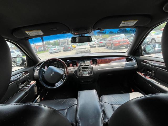 Photo 8 VIN: 2LNBL8CV9BX756223 - LINCOLN TOWN CAR S 