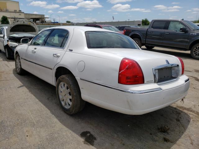 Photo 2 VIN: 2LNBL8CV9BX757288 - LINCOLN TOWN CAR S 