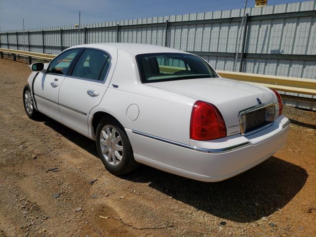 Photo 2 VIN: 2LNBL8CV9BX757355 - LINCOLN TOWN CAR S 