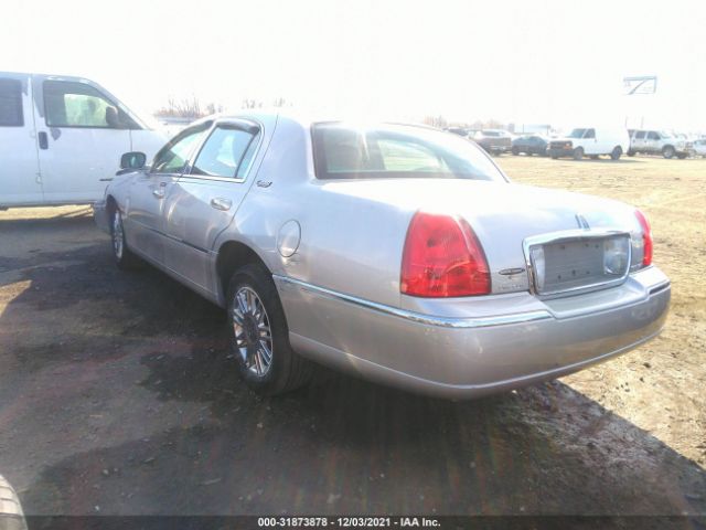 Photo 2 VIN: 2LNBL8CV9BX757419 - LINCOLN TOWN CAR 