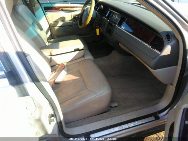 Photo 4 VIN: 2LNBL8CV9BX757419 - LINCOLN TOWN CAR 