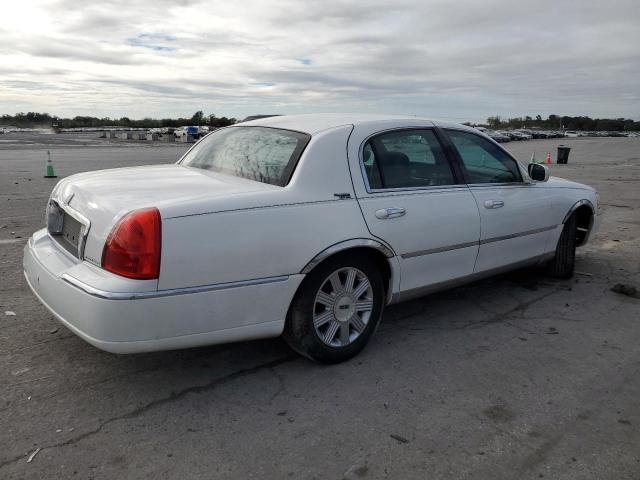 Photo 2 VIN: 2LNBL8CV9BX759350 - LINCOLN TOWN CAR S 