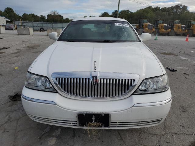 Photo 4 VIN: 2LNBL8CV9BX759350 - LINCOLN TOWN CAR S 