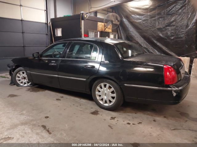 Photo 2 VIN: 2LNBL8CV9BX764936 - LINCOLN TOWN CAR 