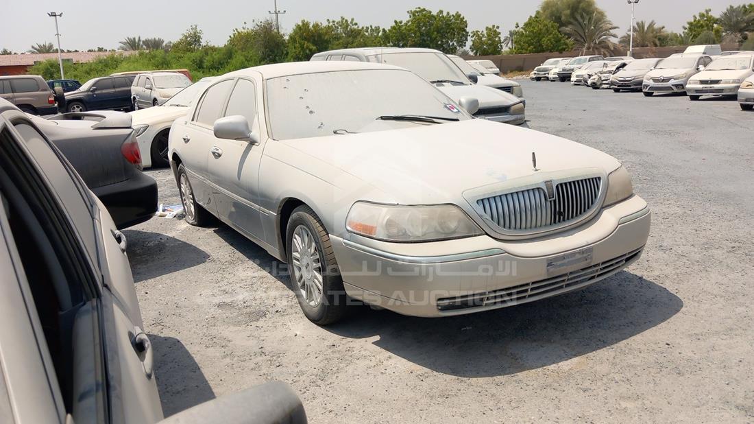 Photo 9 VIN: 2LNBL8CV9BX766203 - LINCOLN TOWN 