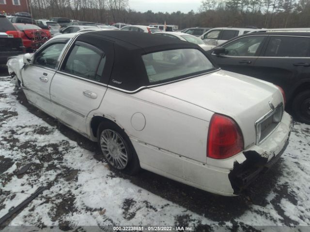 Photo 2 VIN: 2LNBL8CVXAX620844 - LINCOLN TOWN CAR 