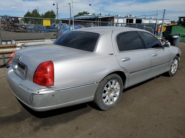 Photo 2 VIN: 2LNBL8CVXAX752941 - LINCOLN TOWN CAR S 