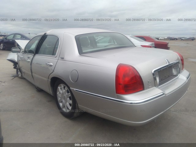 Photo 2 VIN: 2LNBL8CVXBX750091 - LINCOLN TOWN CAR 