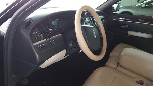 Photo 13 VIN: 2LNBL8CVXBX764248 - LINCOLN TOWN 