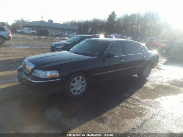 Photo 1 VIN: 2LNBL8EV0AX616606 - LINCOLN TOWN CAR 