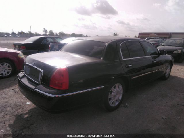 Photo 3 VIN: 2LNBL8EV0BX751263 - LINCOLN TOWN CAR 