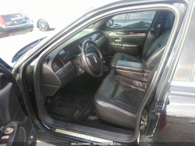 Photo 4 VIN: 2LNBL8EV0BX751263 - LINCOLN TOWN CAR 