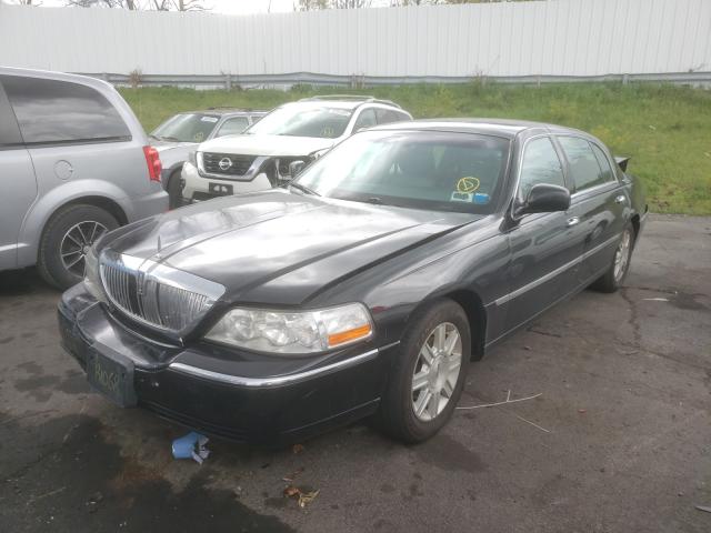 Photo 1 VIN: 2LNBL8EV0BX761758 - LINCOLN TOWN CAR 