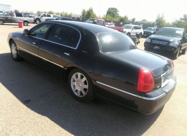 Photo 2 VIN: 2LNBL8EV0BX761923 - LINCOLN TOWN CAR 