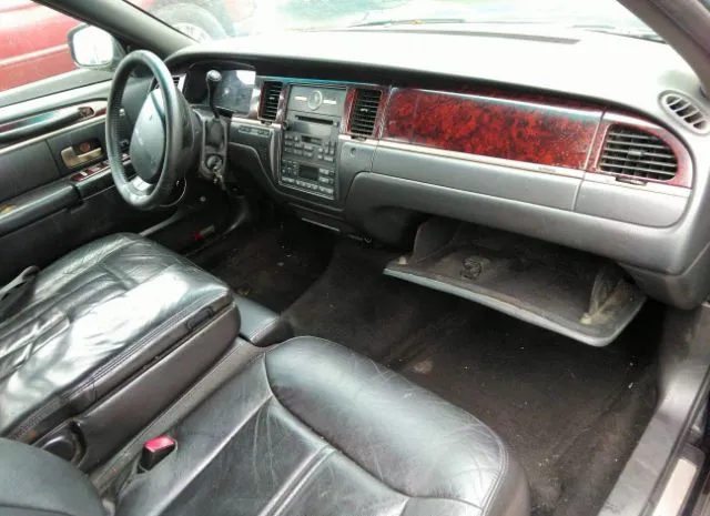 Photo 4 VIN: 2LNBL8EV0BX765471 - LINCOLN TOWN CAR 