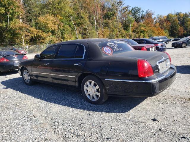 Photo 1 VIN: 2LNBL8EV1AX752095 - LINCOLN TOWN CAR E 