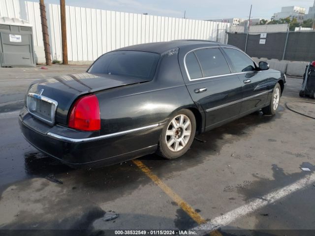 Photo 3 VIN: 2LNBL8EV1BX764331 - LINCOLN TOWN CAR 