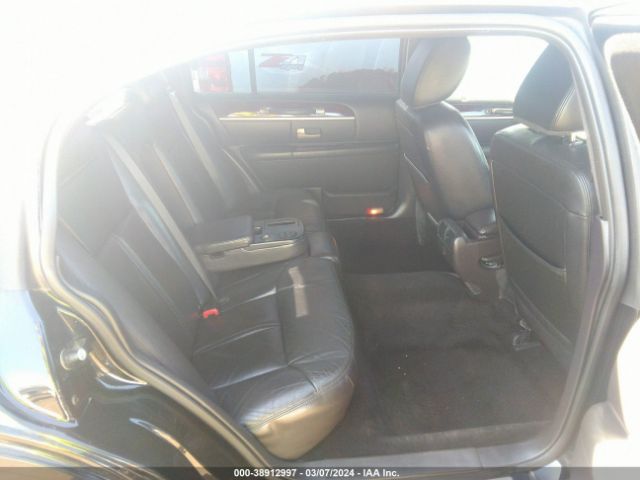 Photo 7 VIN: 2LNBL8EV2BX761874 - LINCOLN TOWN CAR 