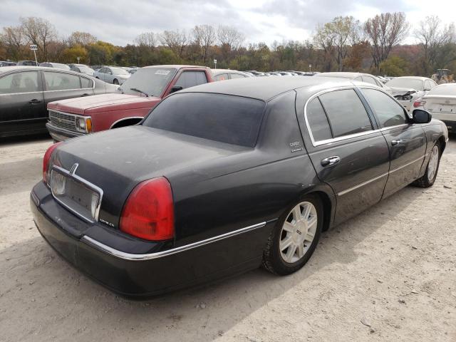 Photo 3 VIN: 2LNBL8EV4AX602496 - LINCOLN TOWN CAR E 