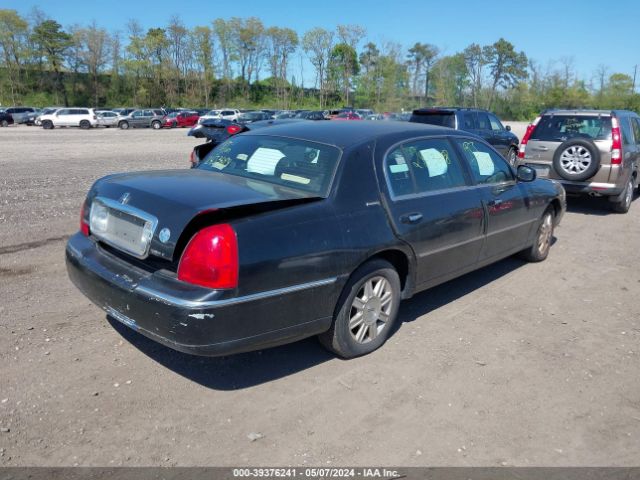 Photo 3 VIN: 2LNBL8EV5BX756412 - LINCOLN TOWN CAR 