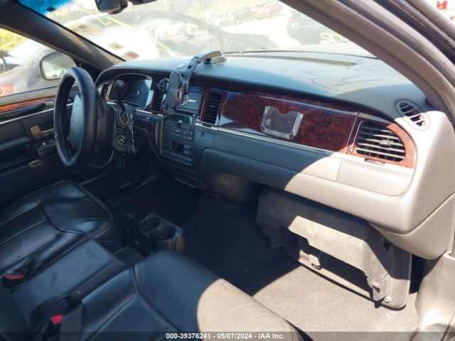 Photo 4 VIN: 2LNBL8EV5BX756412 - LINCOLN TOWN CAR 