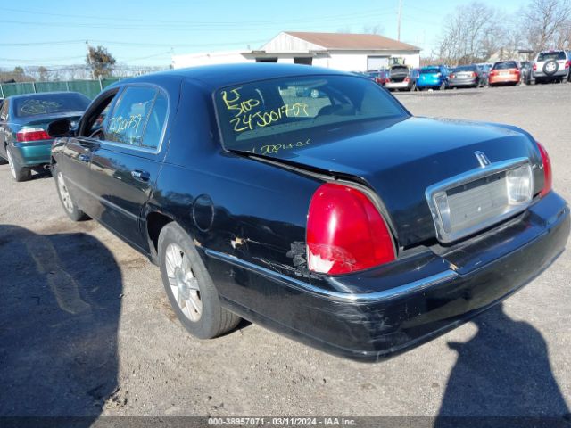 Photo 2 VIN: 2LNBL8EV5BX758287 - LINCOLN TOWN CAR 