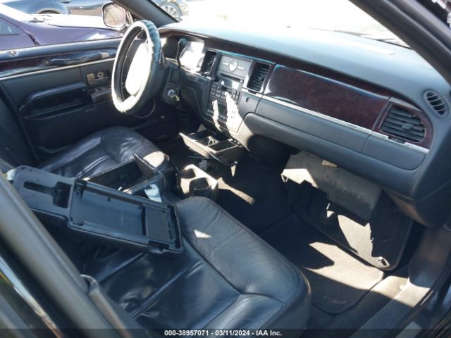 Photo 4 VIN: 2LNBL8EV5BX758287 - LINCOLN TOWN CAR 