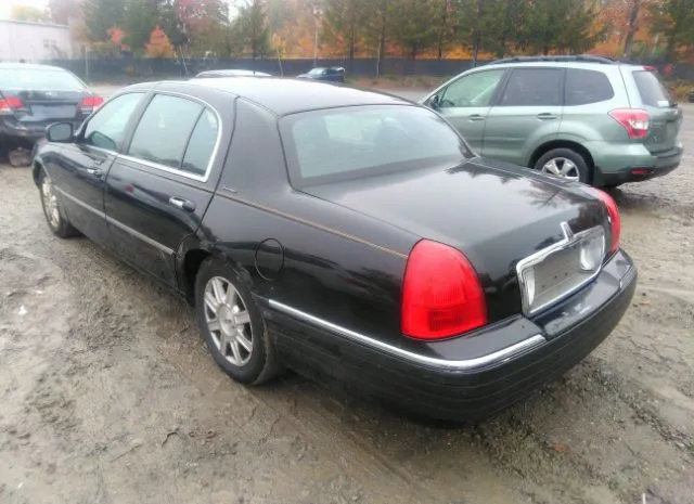 Photo 2 VIN: 2LNBL8EV5BX758984 - LINCOLN TOWN CAR 