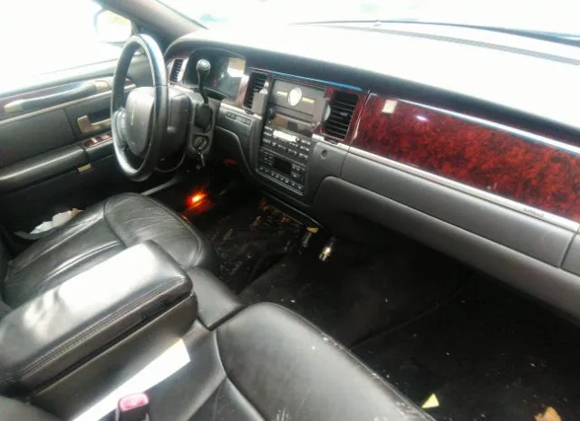 Photo 4 VIN: 2LNBL8EV5BX758984 - LINCOLN TOWN CAR 