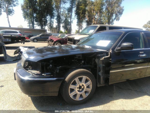 Photo 5 VIN: 2LNBL8EV6BX757505 - LINCOLN TOWN CAR 