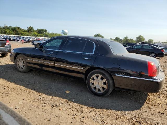 Photo 1 VIN: 2LNBL8EV6BX761893 - LINCOLN TOWN CAR E 