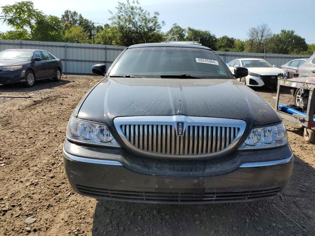 Photo 4 VIN: 2LNBL8EV6BX761893 - LINCOLN TOWN CAR E 