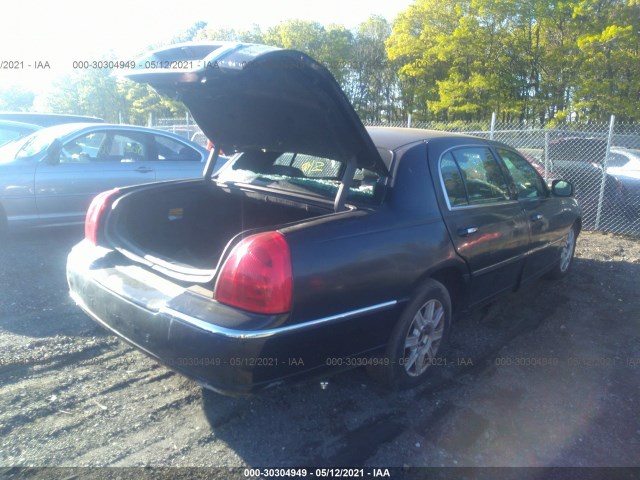 Photo 3 VIN: 2LNBL8EV7AX604016 - LINCOLN TOWN CAR 