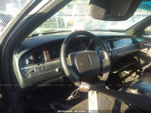 Photo 4 VIN: 2LNBL8EV7AX604016 - LINCOLN TOWN CAR 