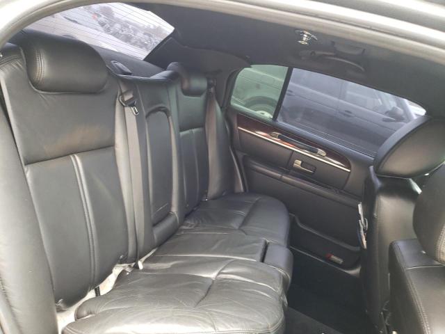 Photo 5 VIN: 2LNBL8EV7BX753219 - LINCOLN TOWN CAR E 