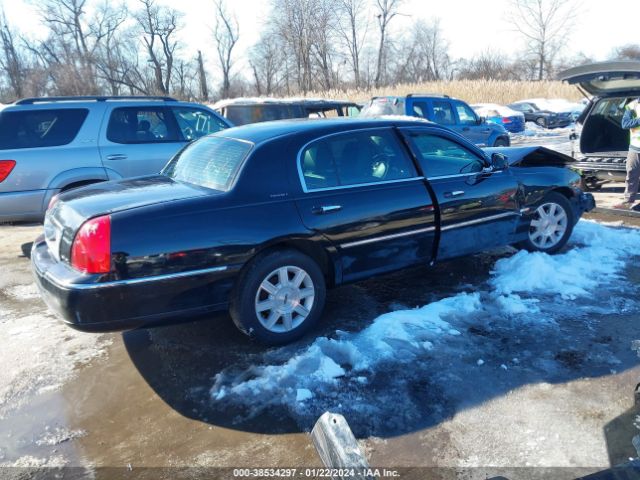 Photo 3 VIN: 2LNBL8EV7BX757187 - LINCOLN TOWN CAR 