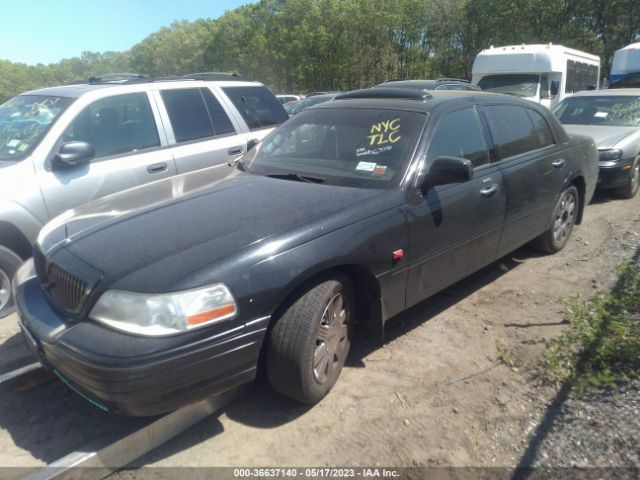 Photo 1 VIN: 2LNBL8EV7BX758744 - LINCOLN TOWN CAR 