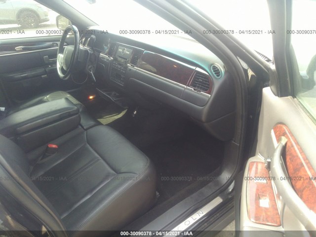 Photo 4 VIN: 2LNBL8EV7BX764365 - LINCOLN TOWN CAR 