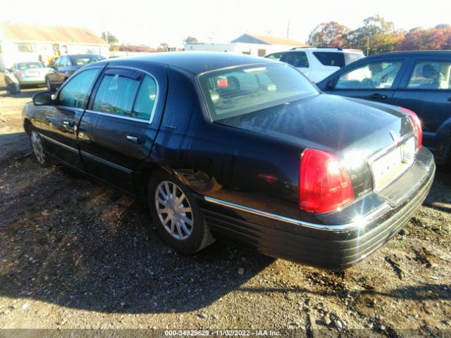 Photo 2 VIN: 2LNBL8EV8BX754704 - LINCOLN TOWN CAR 