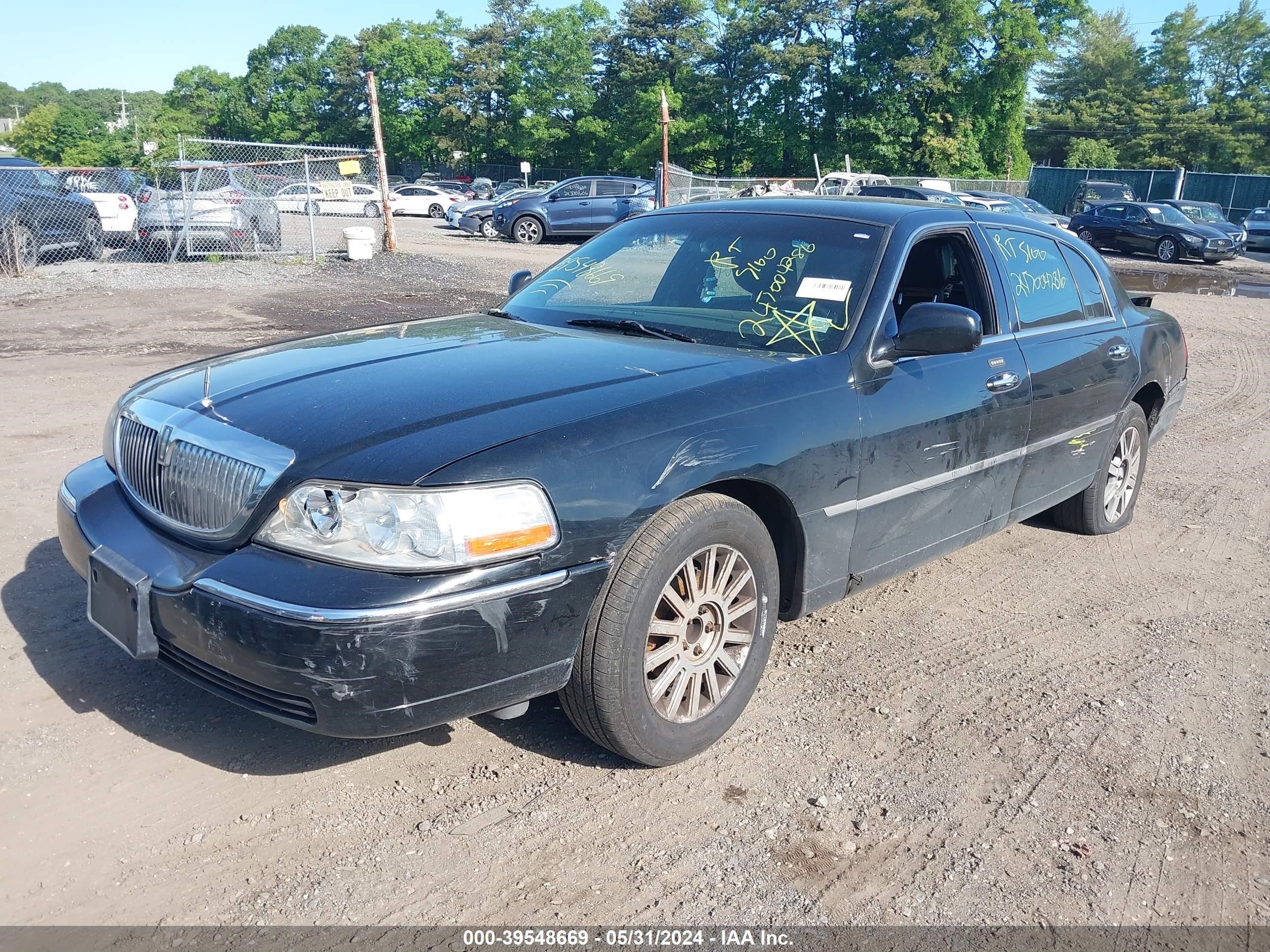 Photo 1 VIN: 2LNBL8EV9BX757708 - LINCOLN TOWN CAR 