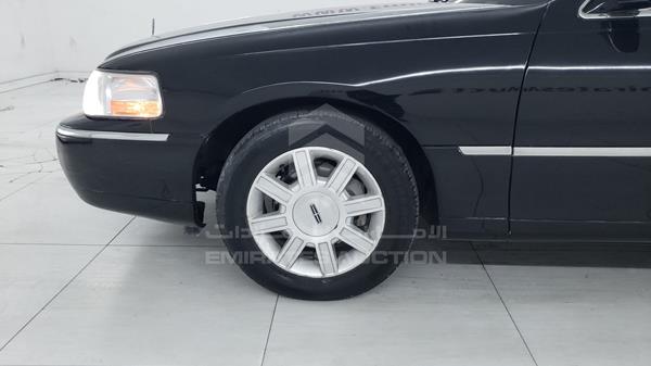 Photo 31 VIN: 2LNBL8EV9BX759006 - LINCOLN TOWN CAR 