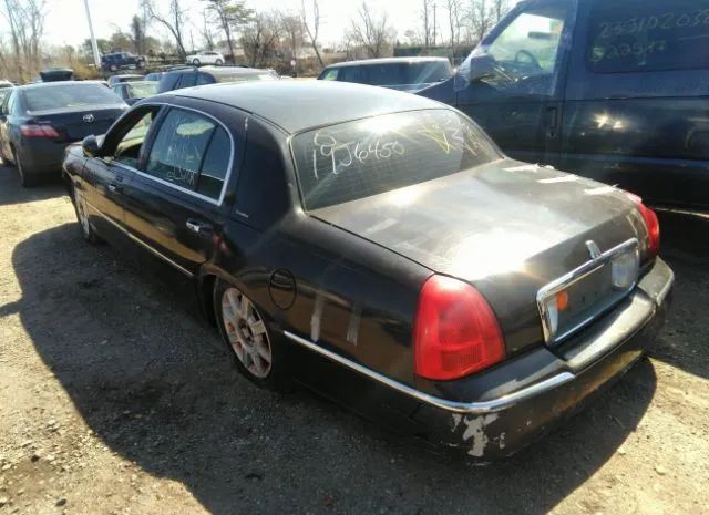 Photo 2 VIN: 2LNBL8EVXAX610912 - LINCOLN TOWN CAR 